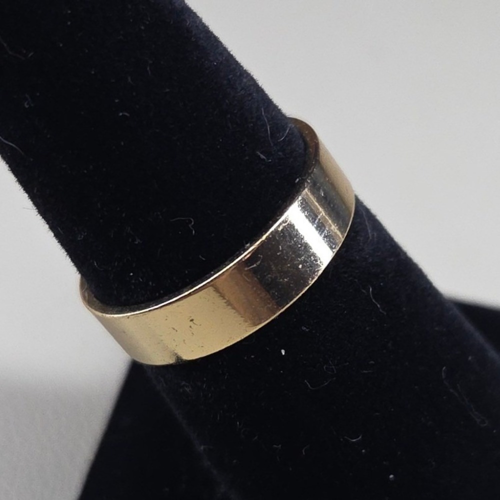 Gold Tone Flat Cigar Band Type Ring Size 8 Minimalist Wide Smooth Band Unbranded - Picture 3 of 7